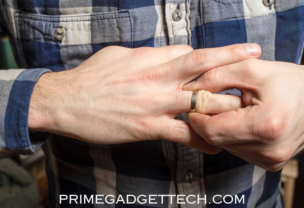 Avoid wearing oura rings on bigger knuckle fingers